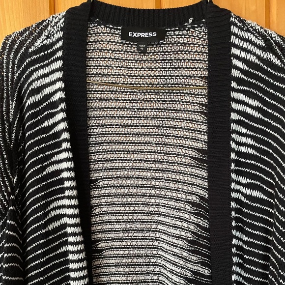 CLOSET SALE🎉🎉. NWOT Express cardigan - Picture 3 of 6